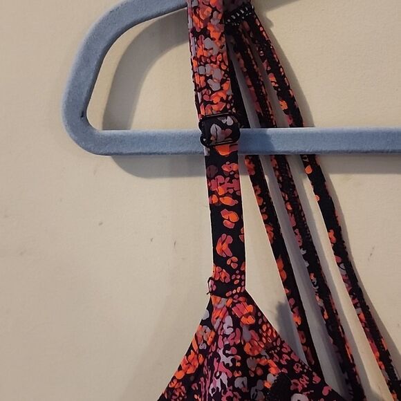 Georgeous Torrid Active top NWT Size 4 - Picture 3 of 7